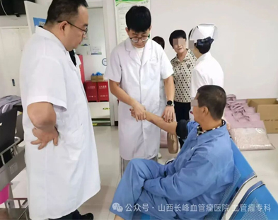 血管里“拆弹”十余年，他让数千名血管瘤患者重获新生